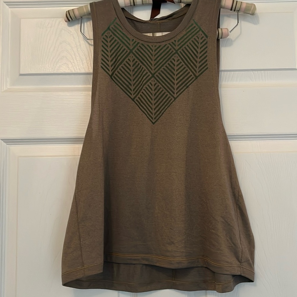 Lululemon tank